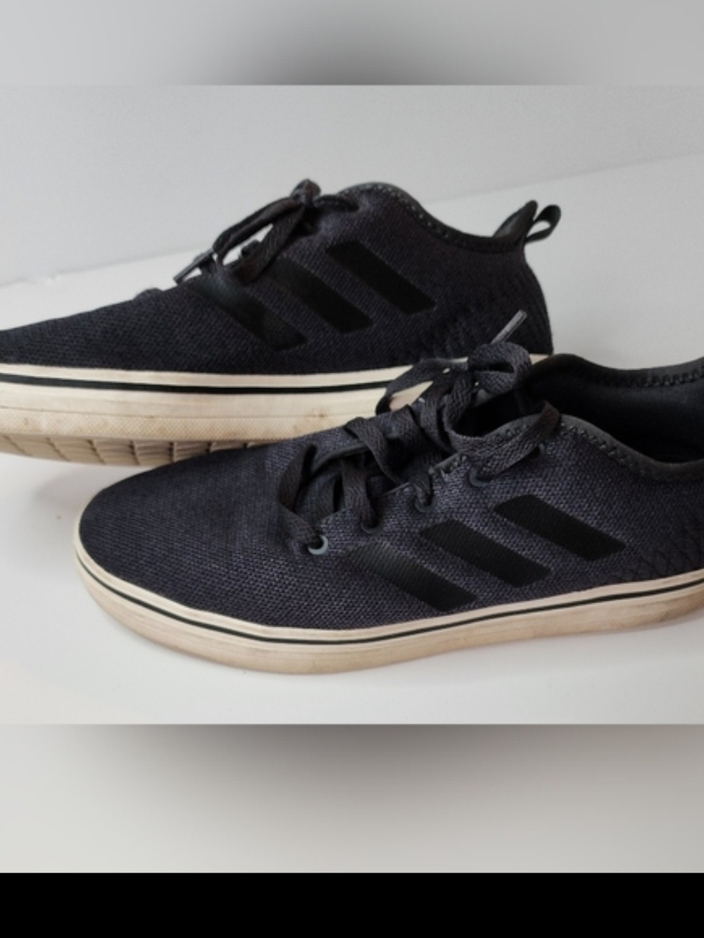 adidas Swift Run Men's Black & White Sneakers US 9.5